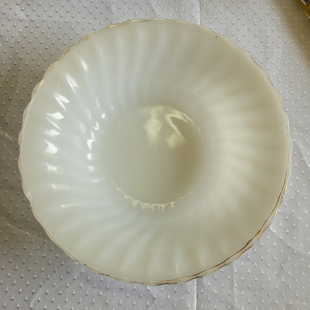 FIRE KING Serving Bowl Ivory White Gold Rim Anchor Hocking